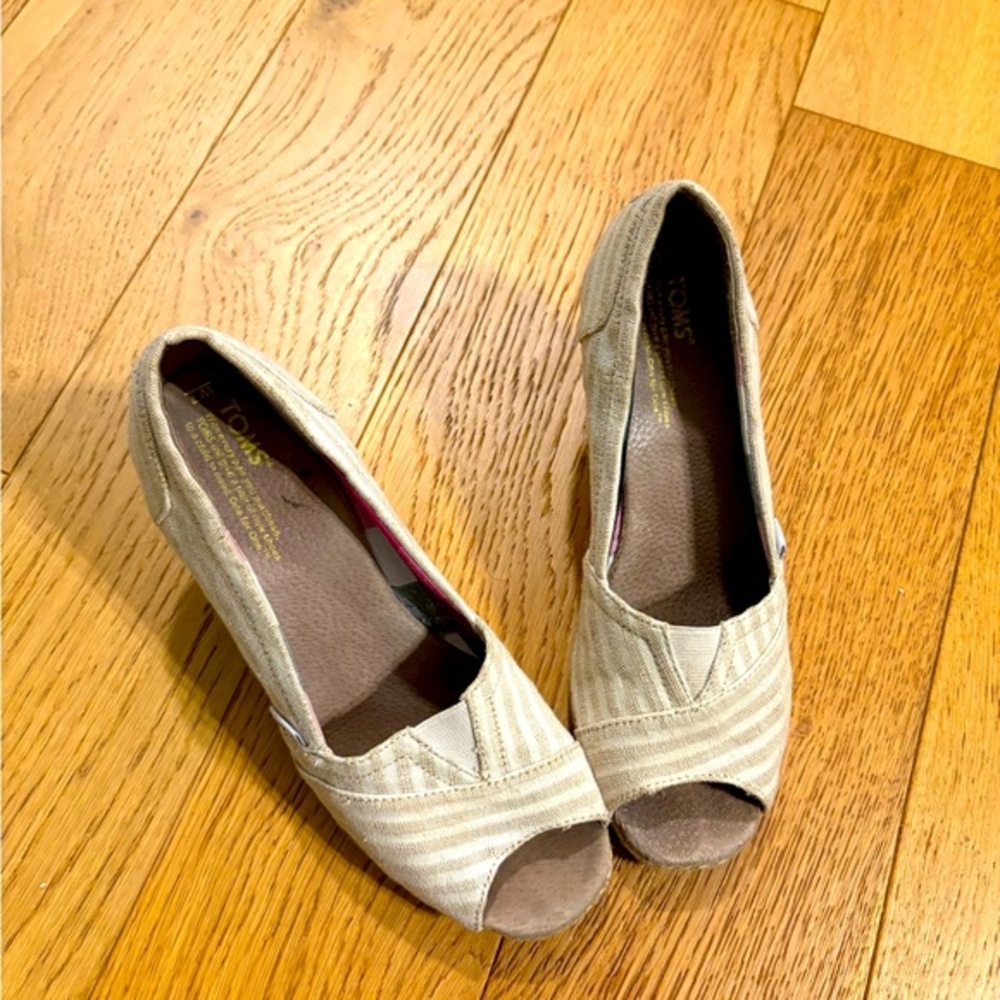 TOMS Women's Beige Peep Toe Shoes